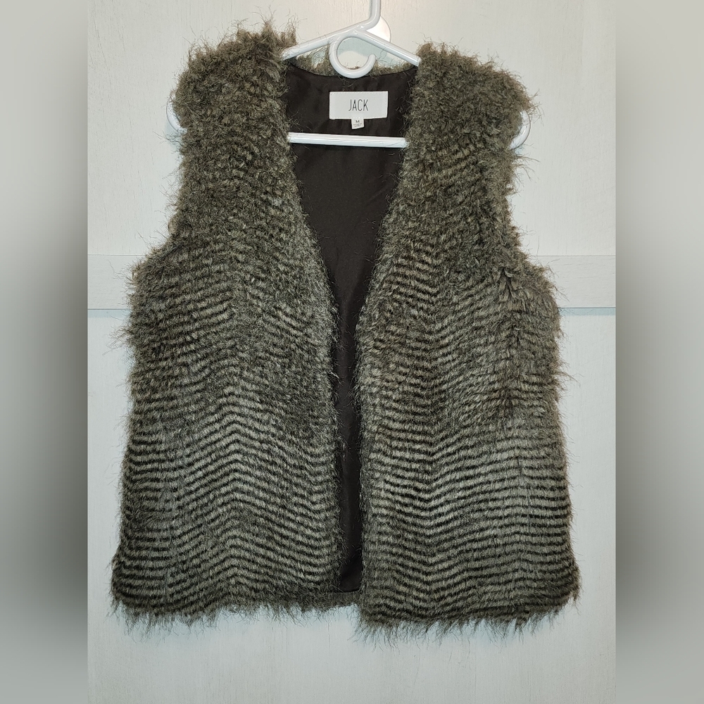 Preowned Jack, size medium, faux fur‎ vest